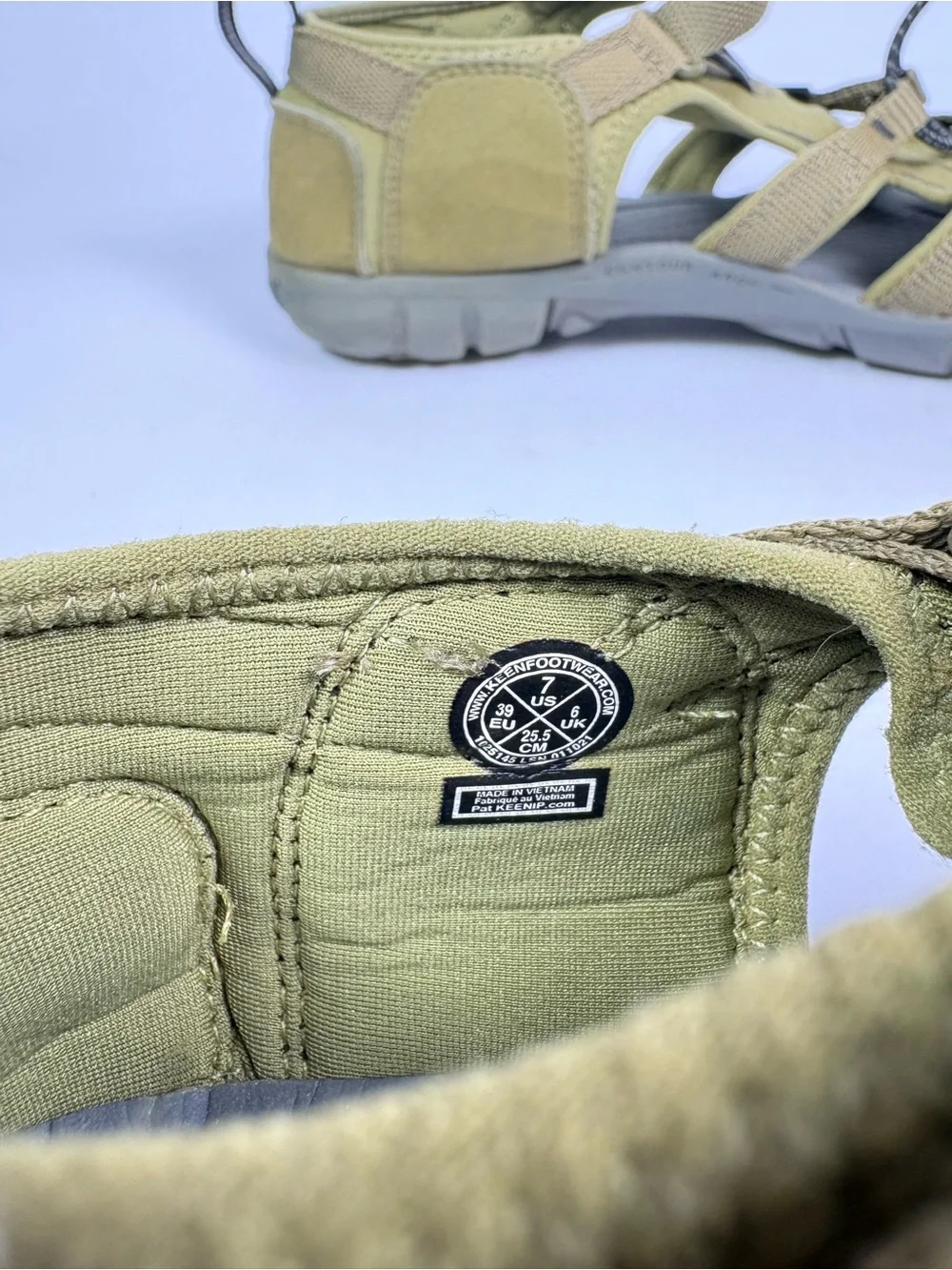 Keen SEACAMP 1025145 OLIVE Green SAFFRON Hiking Sandals Youth US 7 , EU 39